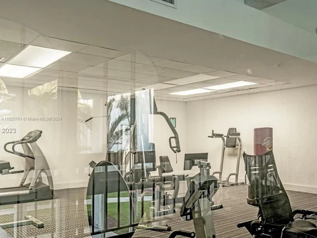 488 NW 165th St Rd # 409, Miami FL 33169