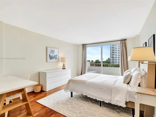 177 SE Ocean Lane Dr # 509, Key Biscayne FL 33149