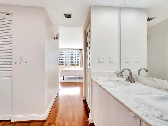 177 SE Ocean Lane Dr # 509, Key Biscayne FL 33149