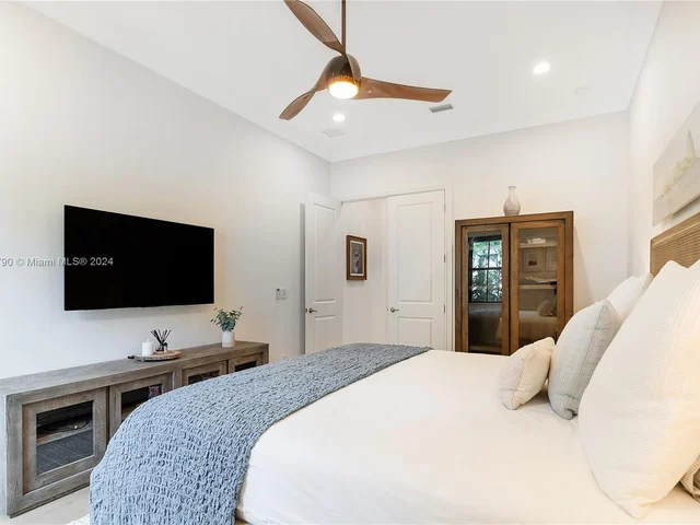 17662 Cadena Dr, Boca Raton FL 33496