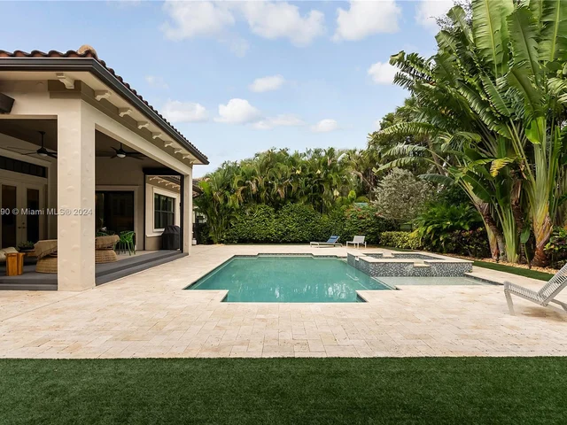 17662 Cadena Dr, Boca Raton FL 33496