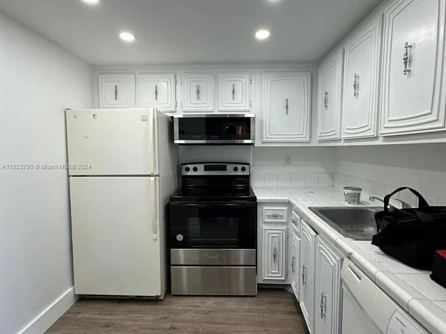 492 NW 165th Street Rd # C415, Miami FL 33169