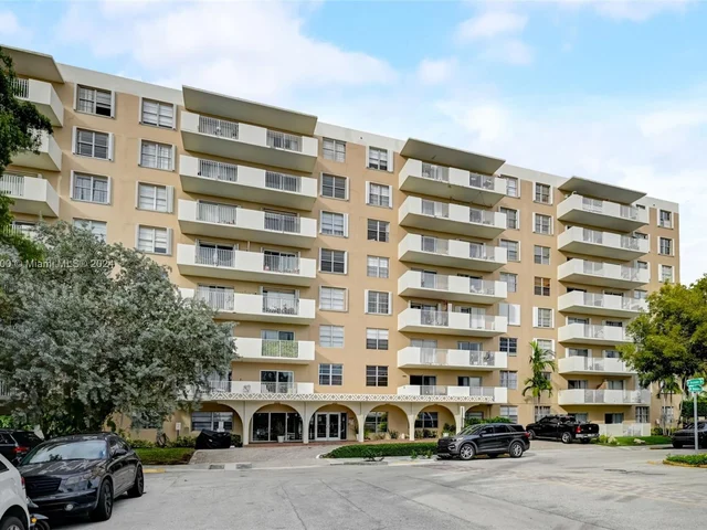 1455 N Treasure Dr # F, North Bay Village FL 33141