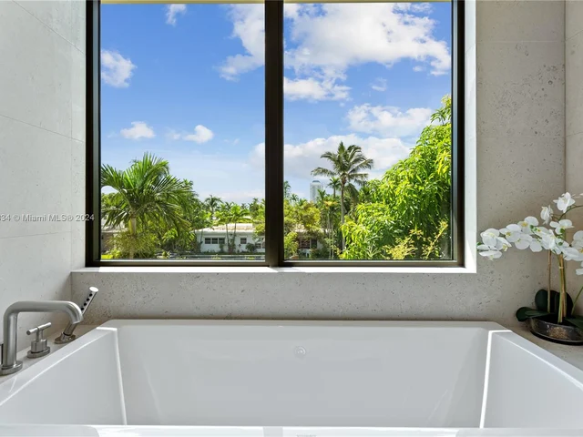 1200 NE 87th St, Miami FL 33138