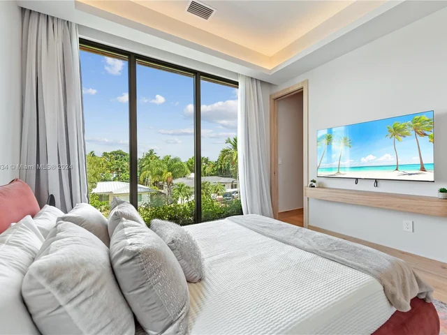 1200 NE 87th St, Miami FL 33138