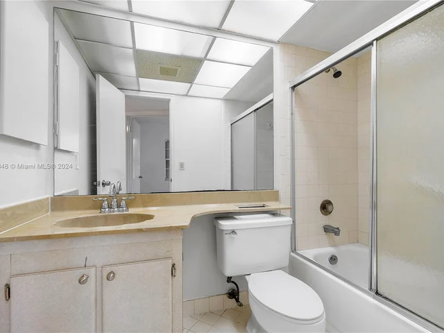 1638 Embassy Dr # 202, West Palm Beach FL 33401