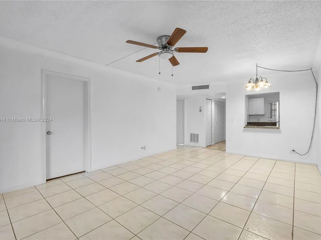 1638 Embassy Dr # 202, West Palm Beach FL 33401