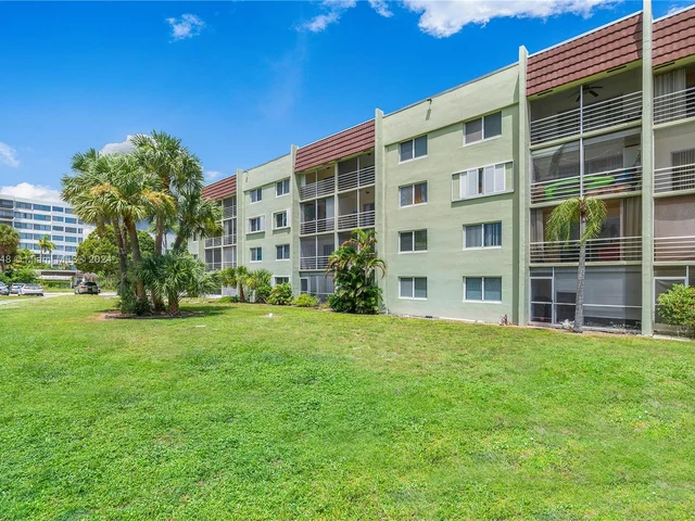 1638 Embassy Dr # 202, West Palm Beach FL 33401