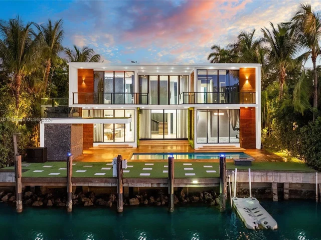 3300 Chase Ave, Miami Beach FL 33140