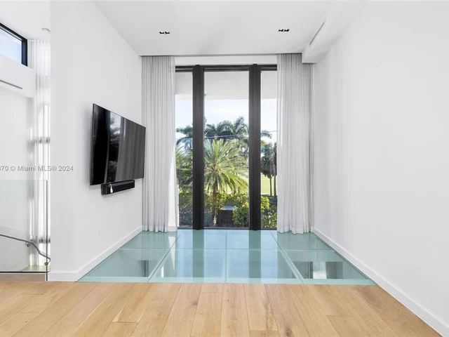 3300 Chase Ave, Miami Beach FL 33140