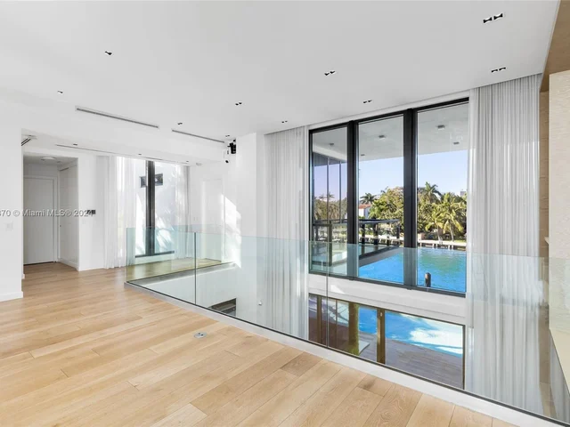 3300 Chase Ave, Miami Beach FL 33140