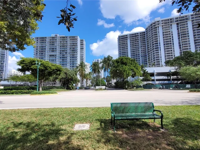 20515 E Country Club Dr # 1249, Aventura FL 33180