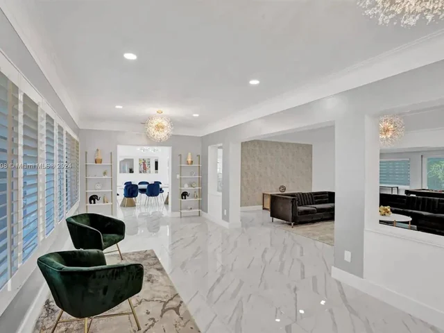 725 Harrison St, Hollywood FL 33019