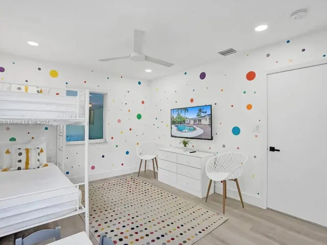 725 Harrison St, Hollywood FL 33019