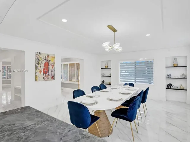 725 Harrison St, Hollywood FL 33019