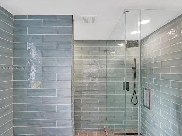 725 Harrison St, Hollywood FL 33019