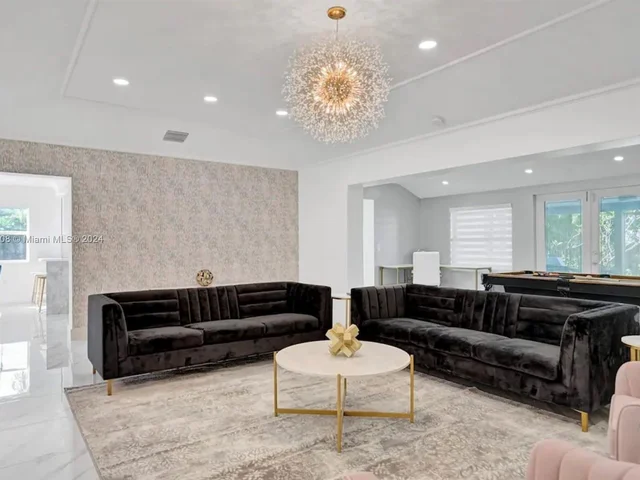 725 Harrison St, Hollywood FL 33019