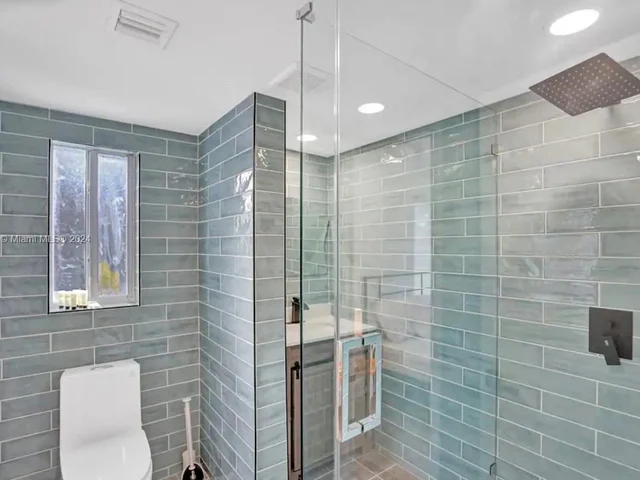 725 Harrison St, Hollywood FL 33019