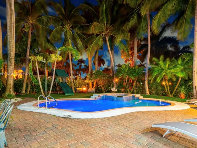 725 Harrison St, Hollywood FL 33019