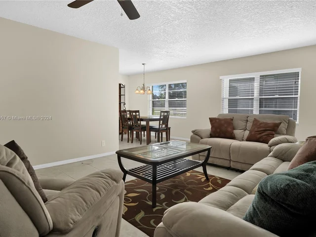 251 SW 132nd Way # 118H, Pembroke Pines FL 33027