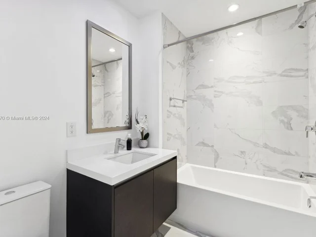 851 NE 1st Ave # 4207, Miami FL 33132