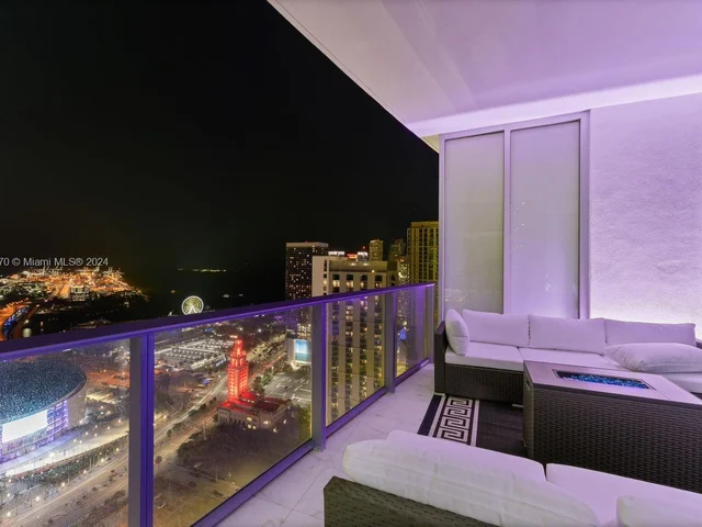 851 NE 1st Ave # 4207, Miami FL 33132