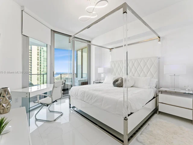 851 NE 1st Ave # 4207, Miami FL 33132