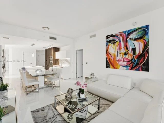 851 NE 1st Ave # 4207, Miami FL 33132