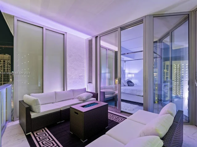 851 NE 1st Ave # 4207, Miami FL 33132