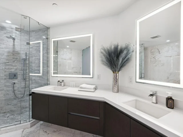 851 NE 1st Ave # 4207, Miami FL 33132