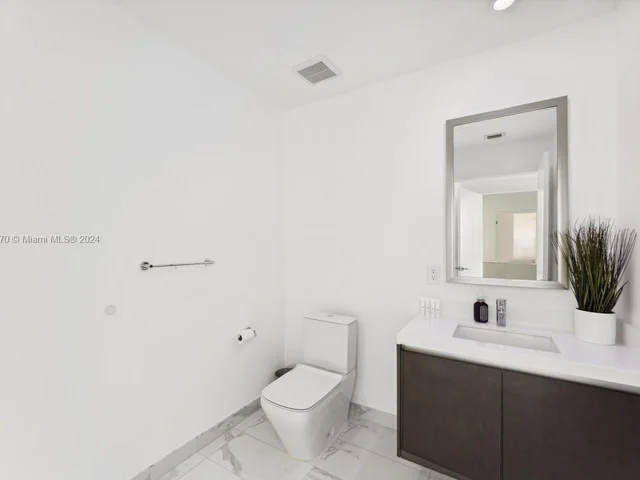 851 NE 1st Ave # 4207, Miami FL 33132