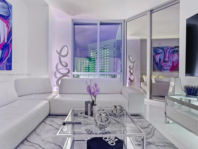 851 NE 1st Ave # 4207, Miami FL 33132