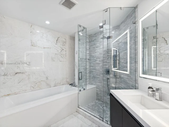 851 NE 1st Ave # 4207, Miami FL 33132