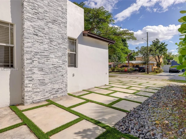 1111 SW 18th Ct, Fort Lauderdale FL 33315