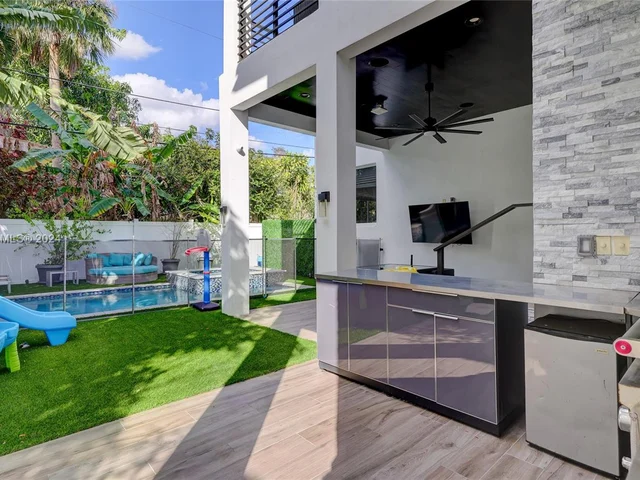 1111 SW 18th Ct, Fort Lauderdale FL 33315