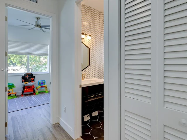 1111 SW 18th Ct, Fort Lauderdale FL 33315