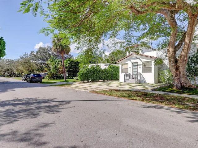 1111 SW 18th Ct, Fort Lauderdale FL 33315