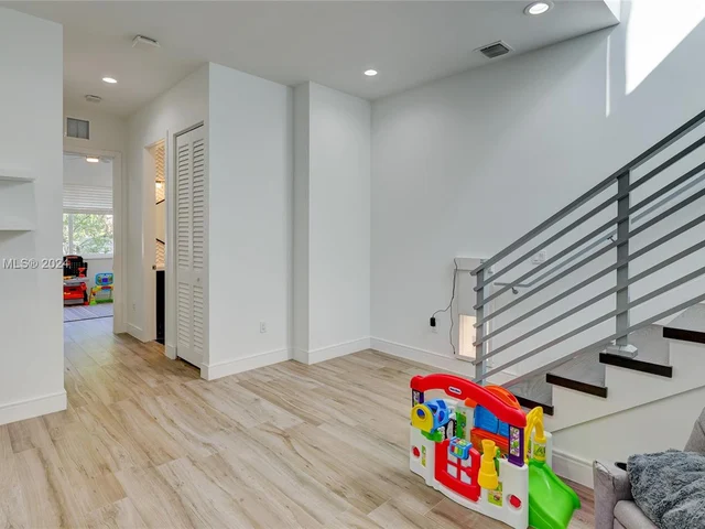 1111 SW 18th Ct, Fort Lauderdale FL 33315