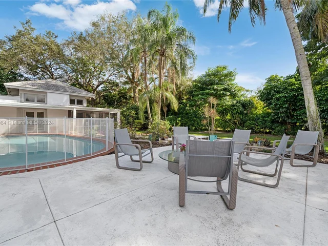 6600 SW 129th Ter, Pinecrest FL 33156