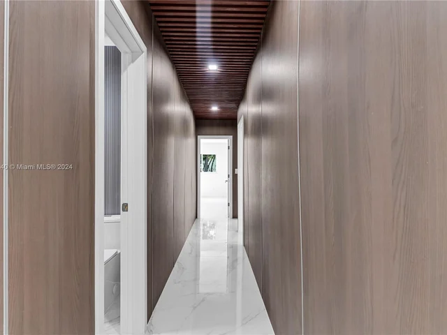 12525 SW 68 Ct, Pinecrest FL 33156