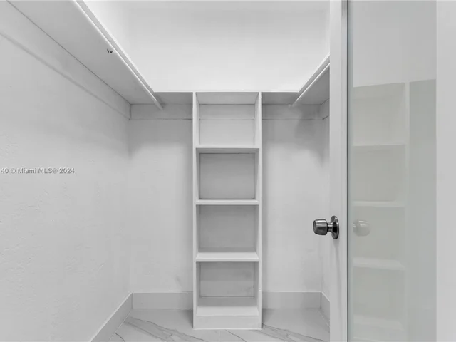 12525 SW 68 Ct, Pinecrest FL 33156