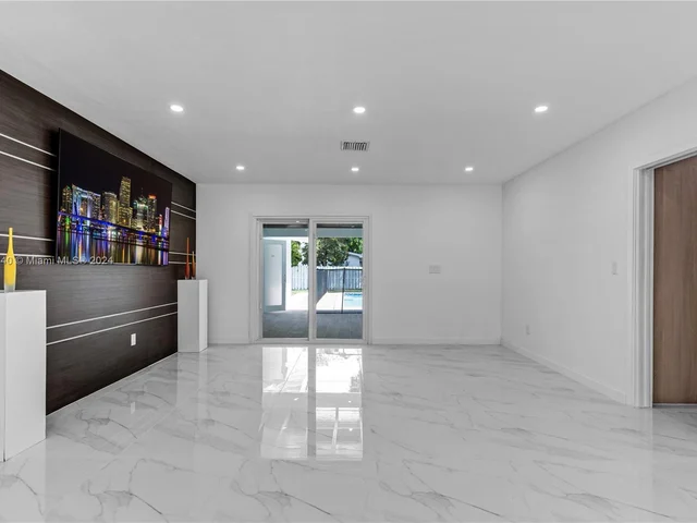 12525 SW 68 Ct, Pinecrest FL 33156