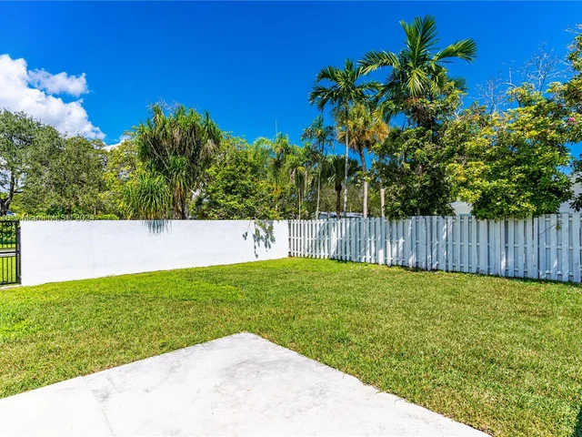 12525 SW 68 Ct, Pinecrest FL 33156