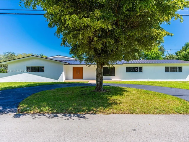 12525 SW 68 Ct, Pinecrest FL 33156