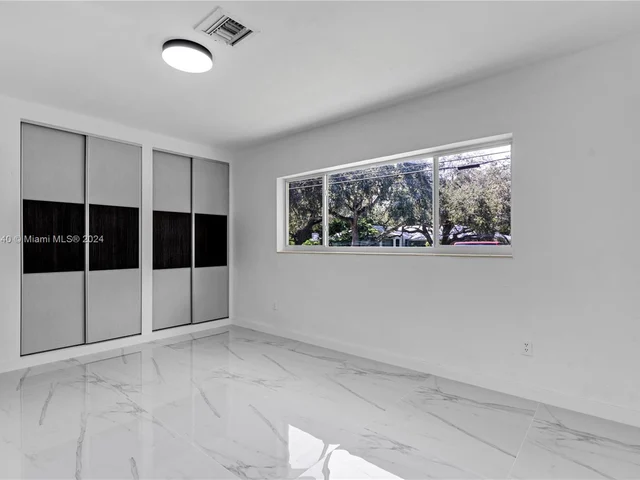 12525 SW 68 Ct, Pinecrest FL 33156