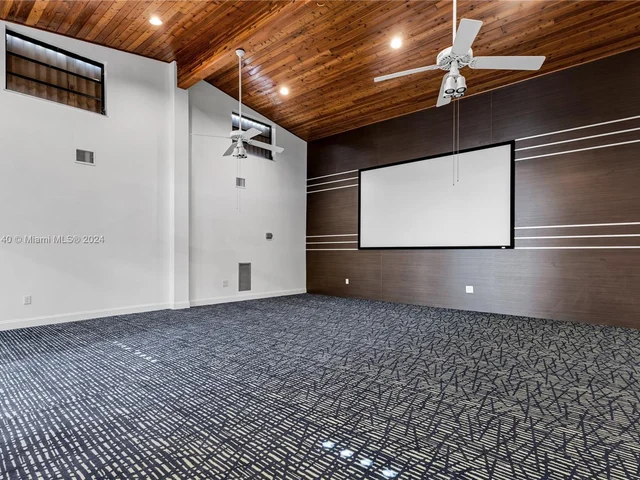 12525 SW 68 Ct, Pinecrest FL 33156