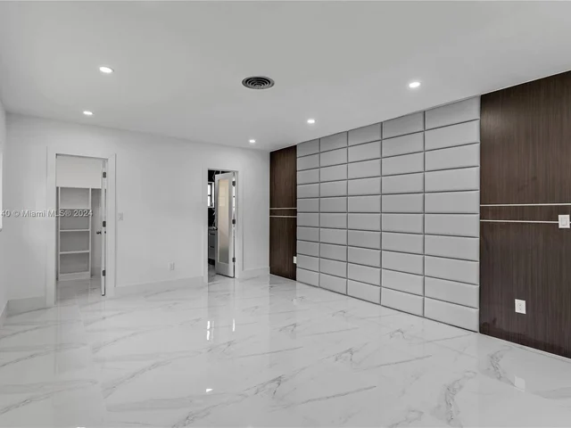 12525 SW 68 Ct, Pinecrest FL 33156