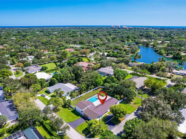 12525 SW 68 Ct, Pinecrest FL 33156