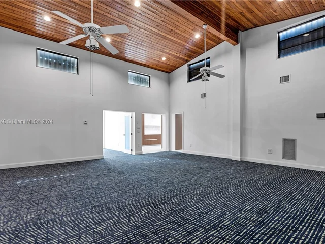 12525 SW 68 Ct, Pinecrest FL 33156