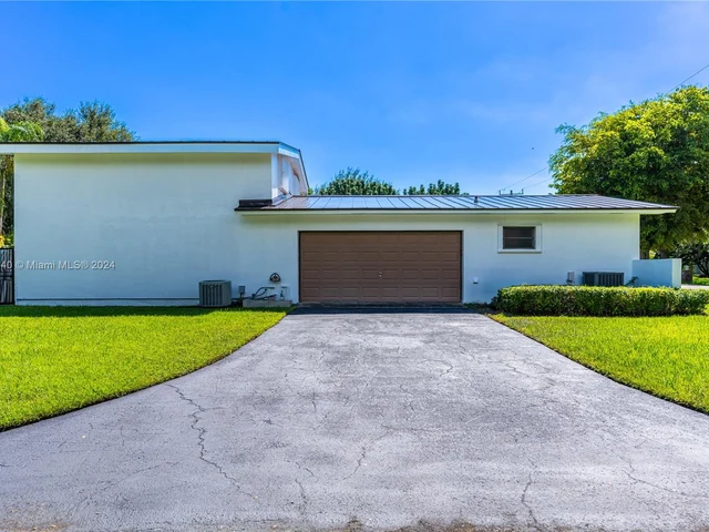 12525 SW 68 Ct, Pinecrest FL 33156